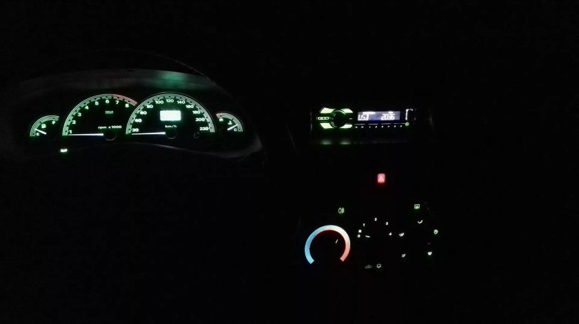 Панель Фиат Альбеа 2008 ночью