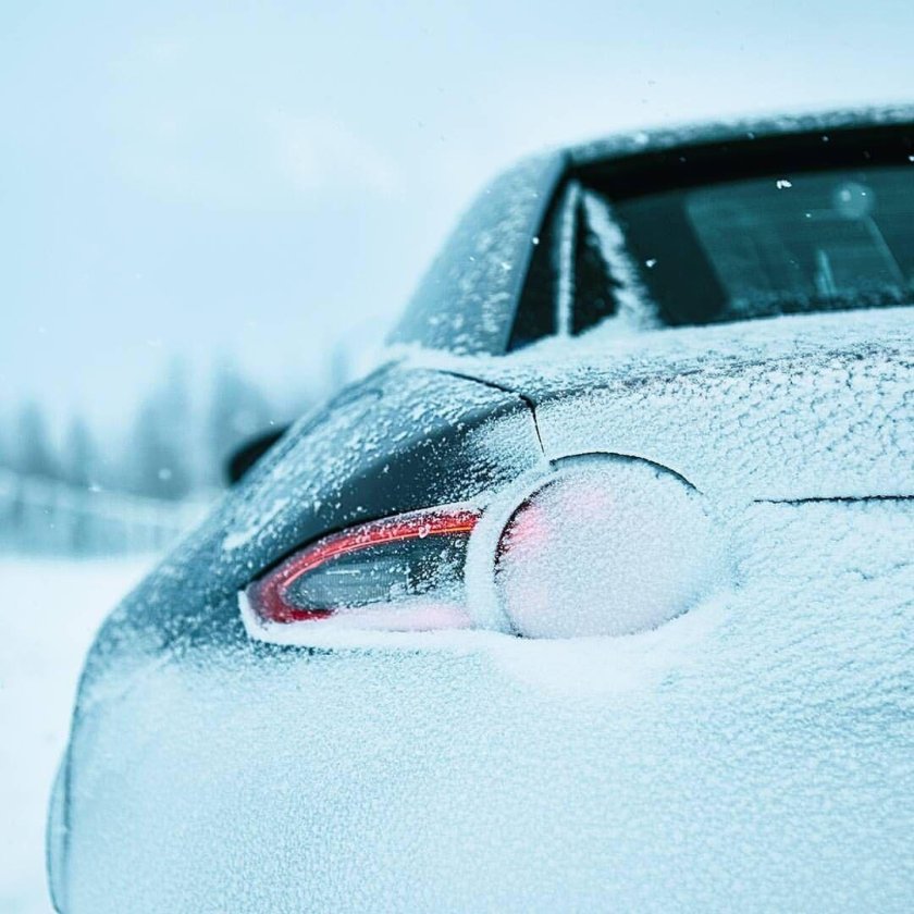 Глаза на машинах зимой
