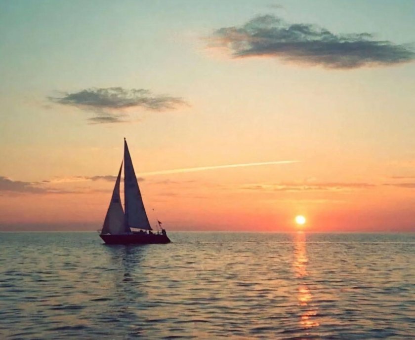 Рассвет на море