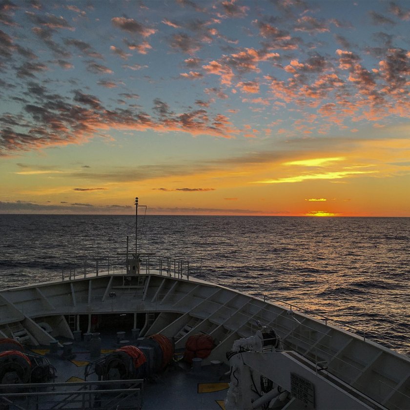 Атлантический океан лайнер