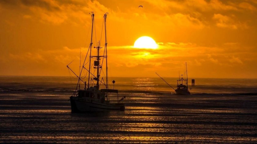 Балтийское море рыболовецкое судно