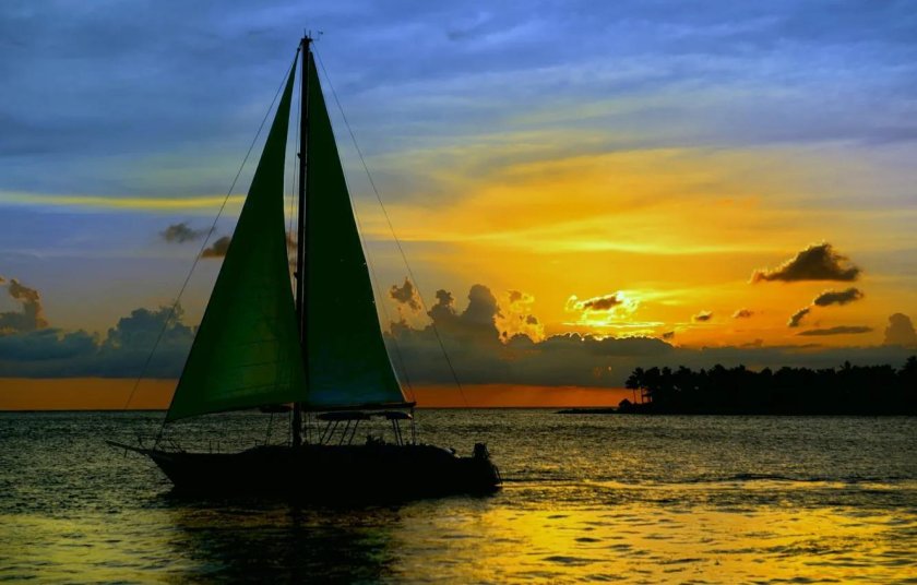 Парусная яхта Финикия