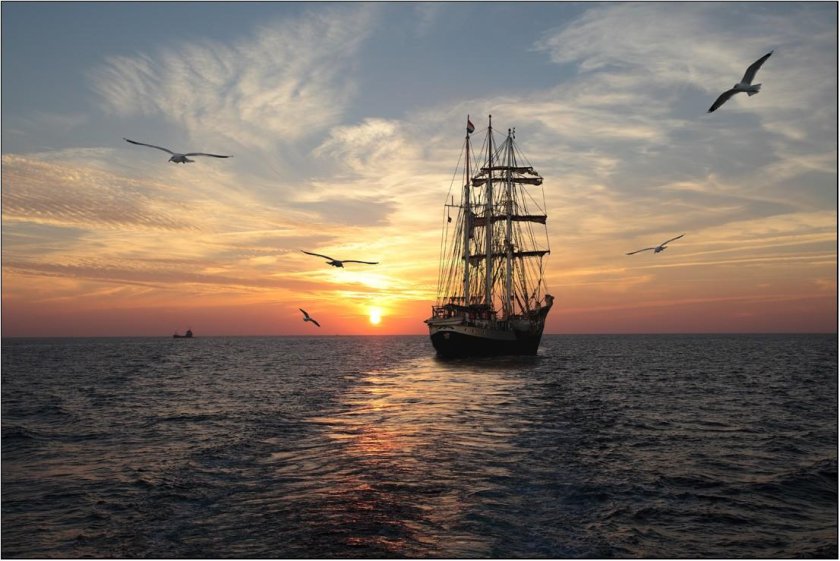 Морской пейзаж с кораблем