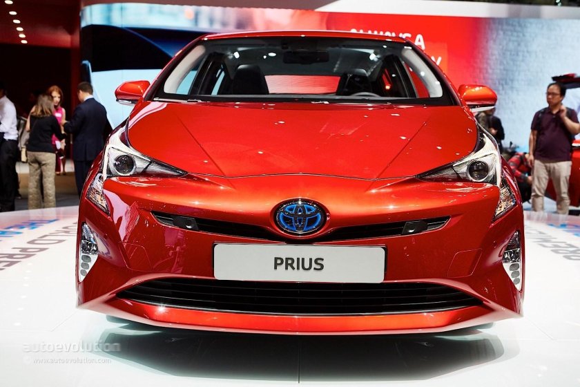 Тойота Приус 2018