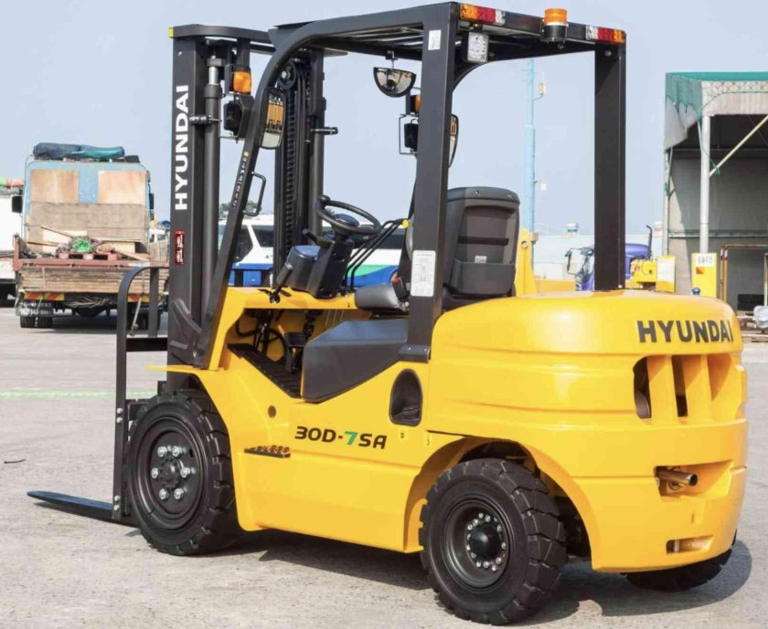 Вилочный погрузчик Hyundai 30d-7sa