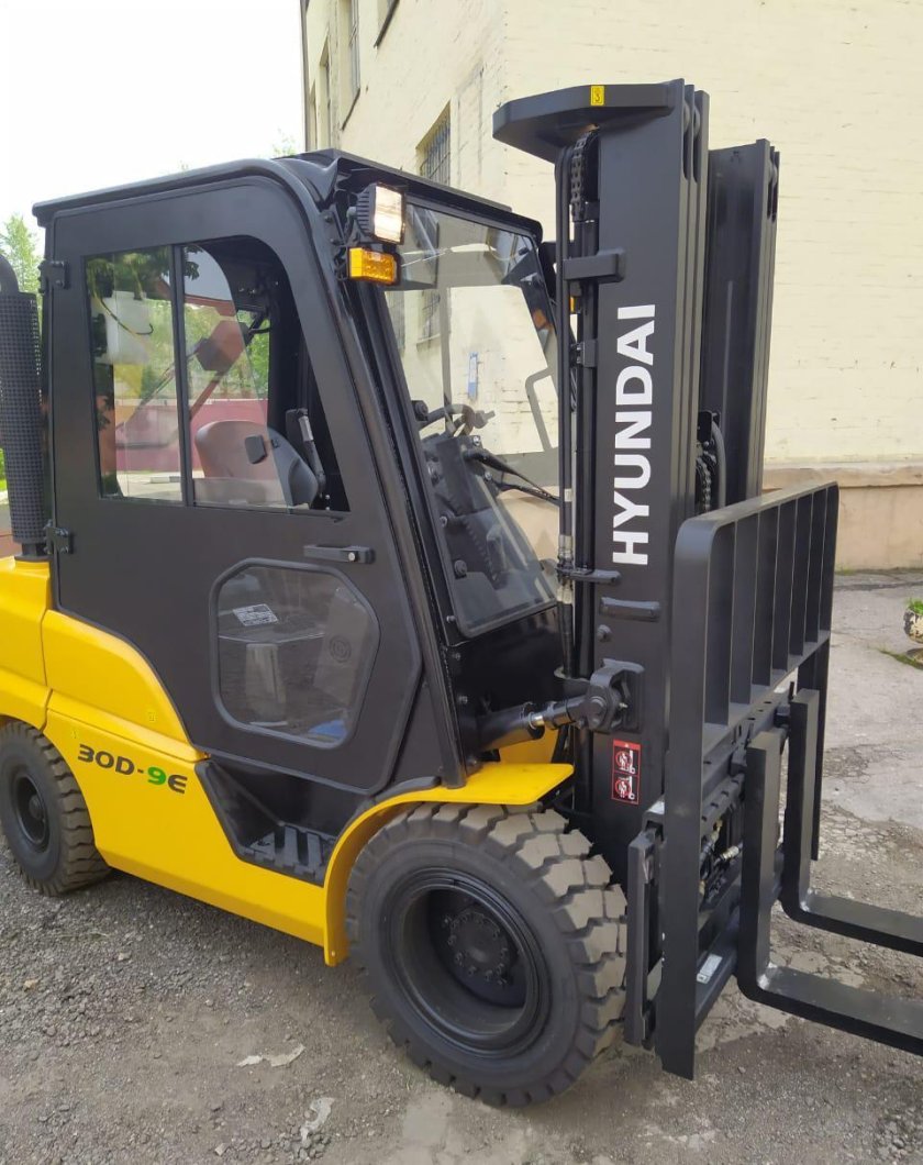 Погрузчик Hyundai 30d-9e