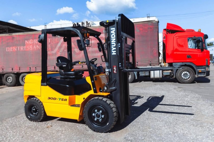 Вилочный погрузчик Hyundai 30d-7sa