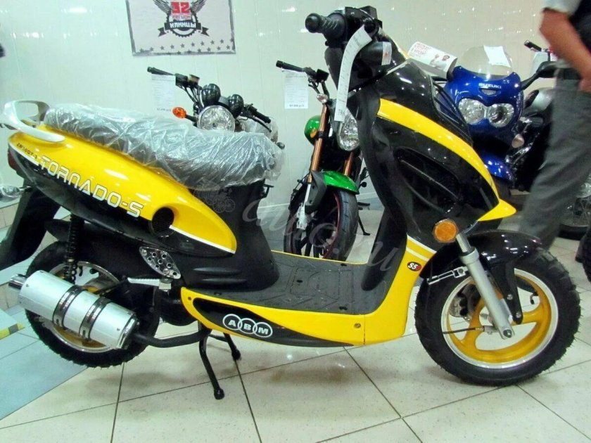 Скутер Торнадо 50 кубов 2 тактный