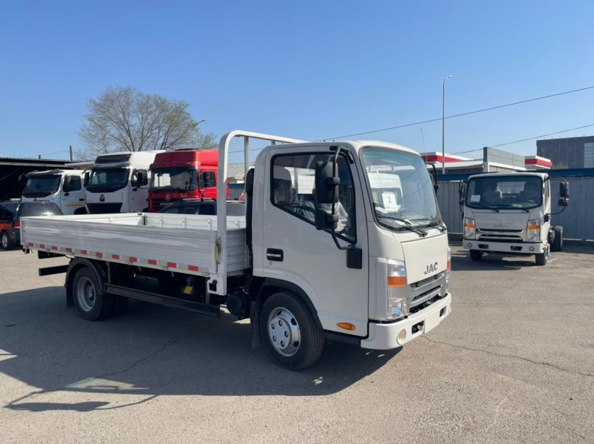 Бортовой автомобиль JAC n35