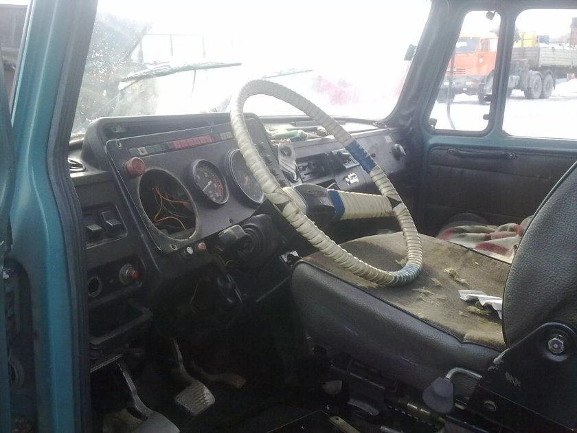 ЗИЛ 4331 кабина внутри