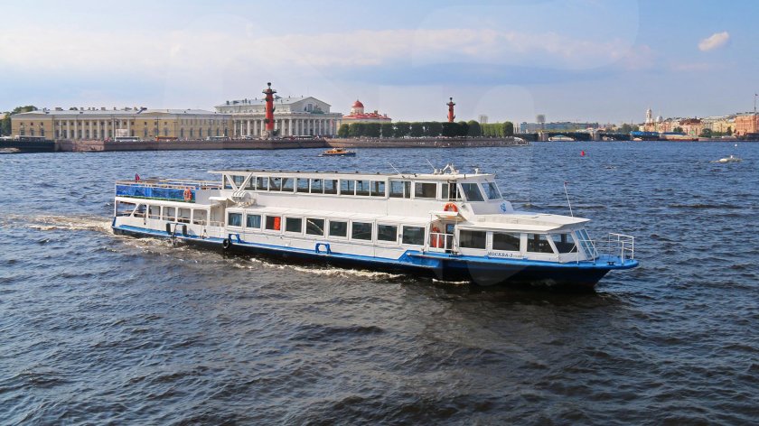 Двухпалубный теплоход «Москва 178».