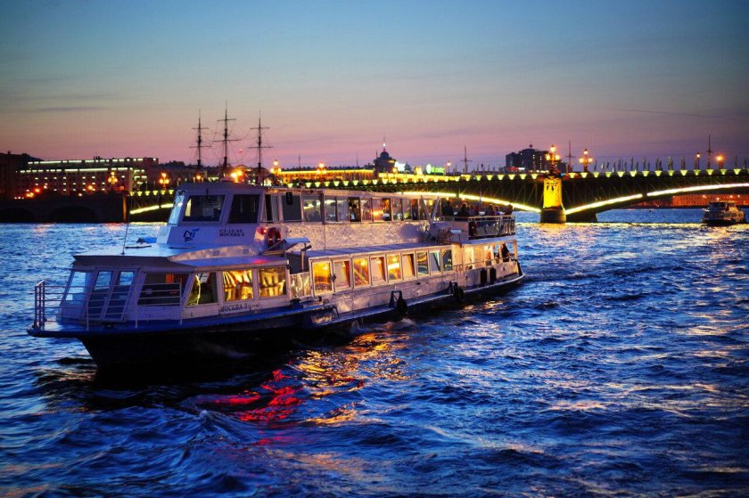 Теплоход Нева 3