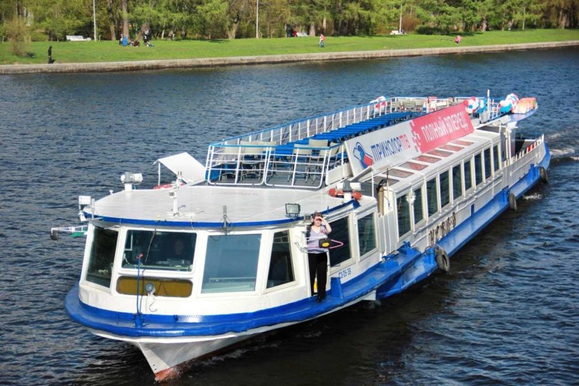 Теплоход Нева 4