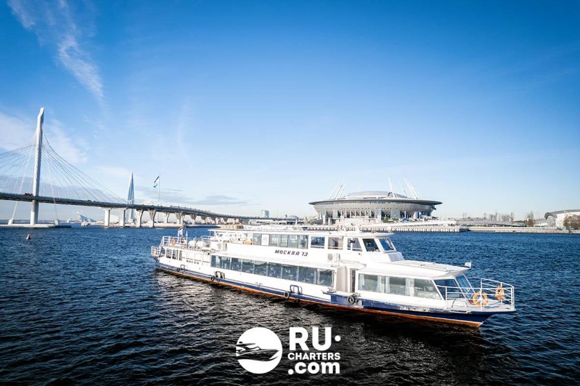 Двухпалубный теплоход СПБ экскурсия
