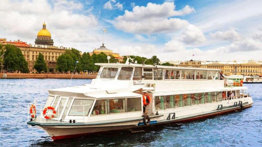 Аленка двухпалубный теплоход