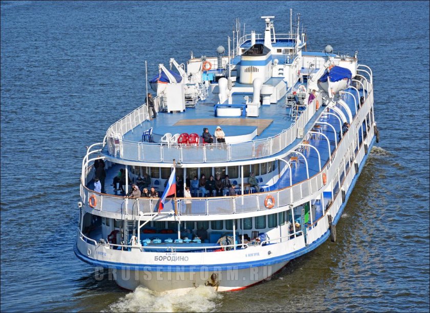 Круизный теплоход Бородино