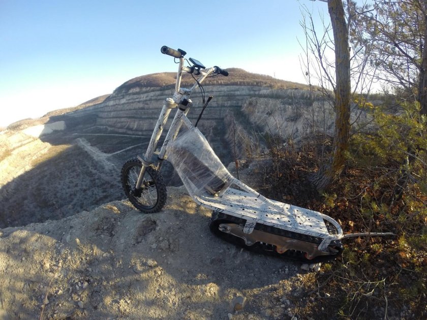 Зимний самокат на гусеницах