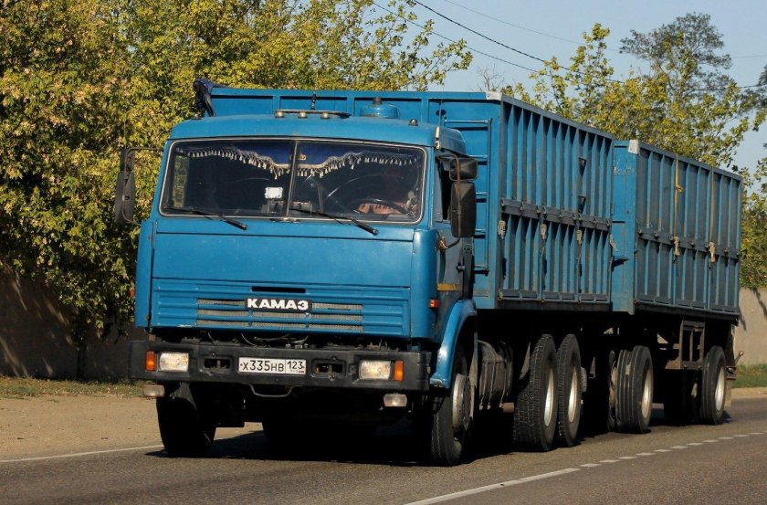 КАМАЗ 53212 зерновоз красный
