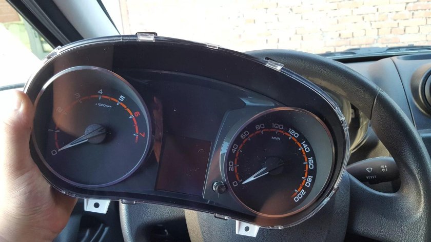 Lada Granta FL панель приборов