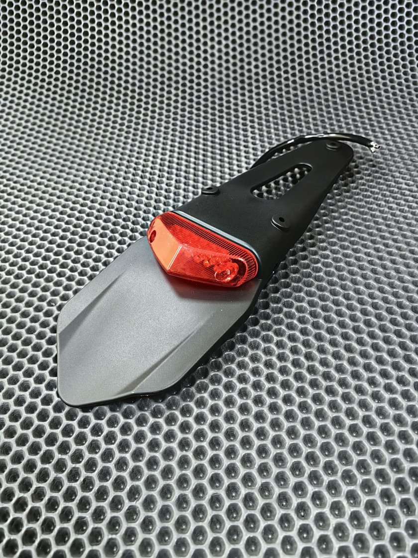 Заднее крыло эндуро