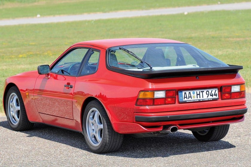 Porsche 944