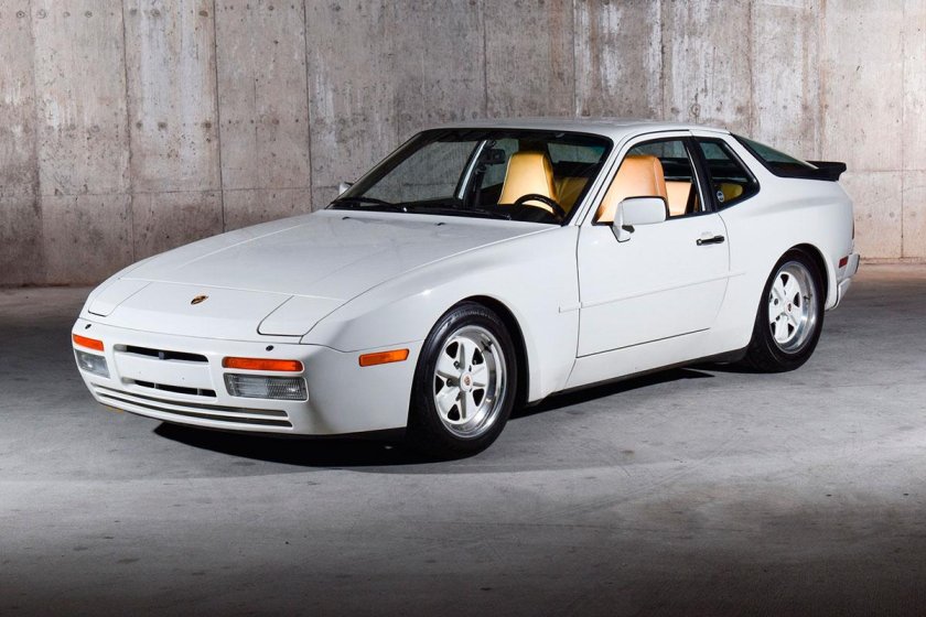 Porsche 944