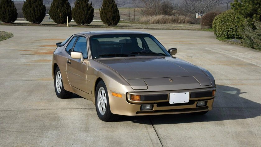 Porsche 944 1982