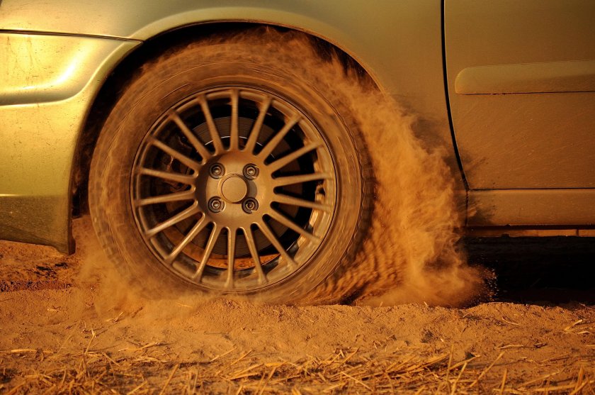 Пыль от колес