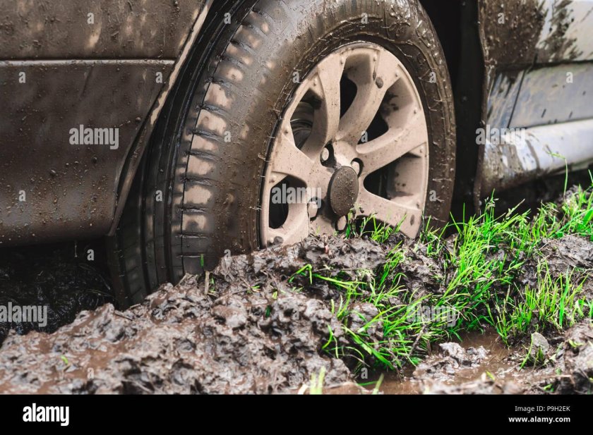 Колесо в грязи