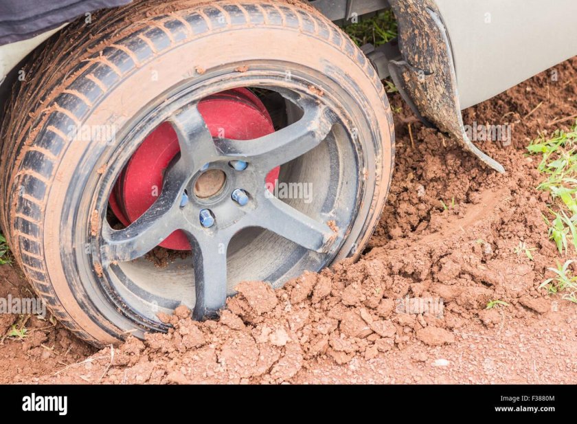 Колесо в грязи
