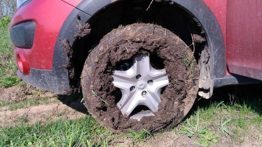 Грязевая резина на Рено Логан