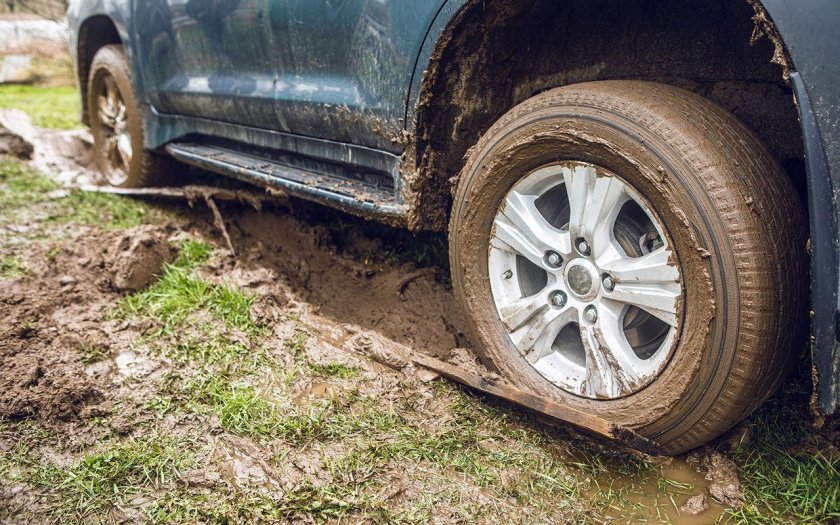 Колесо в грязи фото