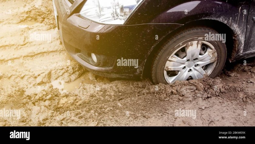 Машина застряла в песке