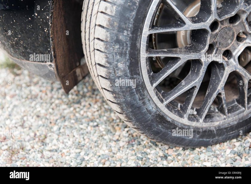 Грязное колесо авто