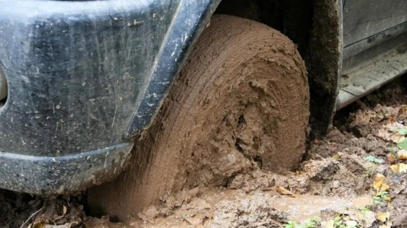 Машина застряла в песке