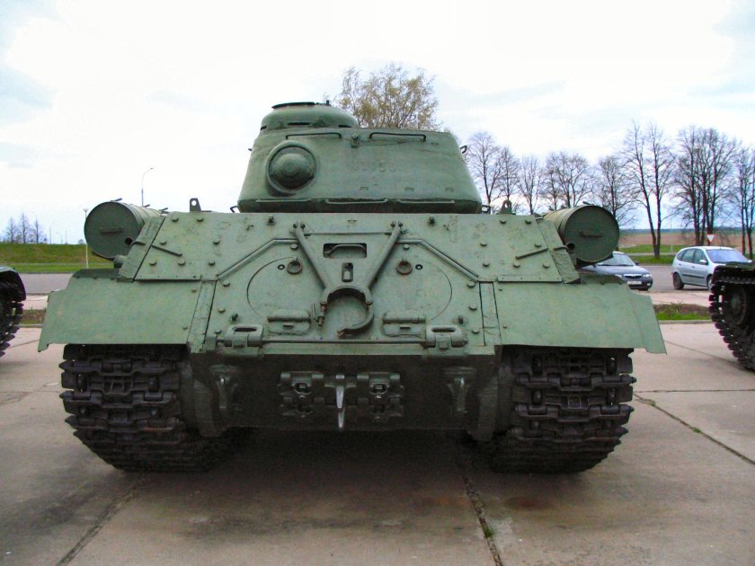 Танк ИС 2 сзади