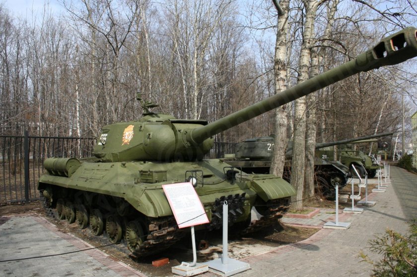 Танк ИС-2 парк Победы