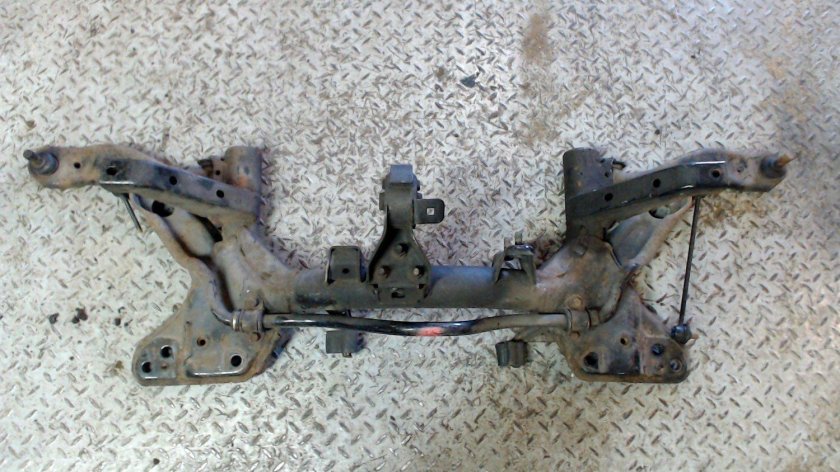 Mazda Premacy 2002 передняя балка подрамник маклер