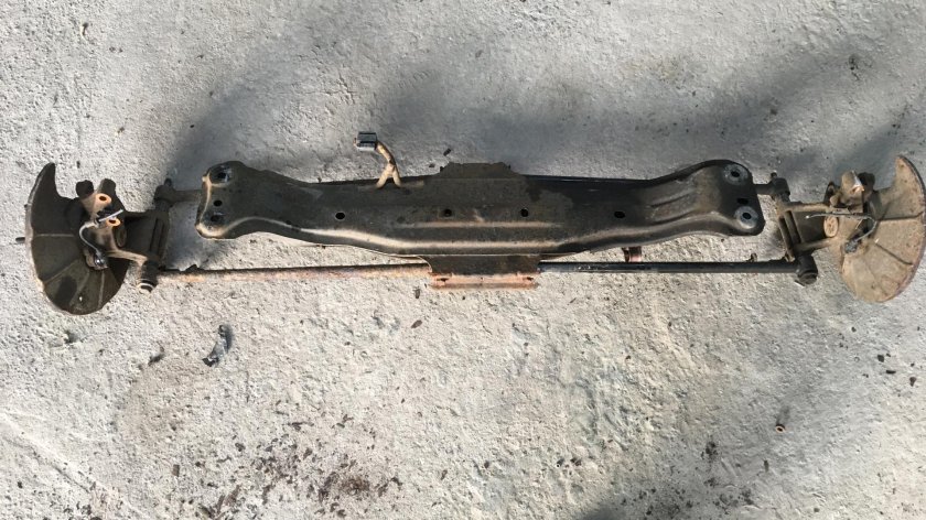 Задняя балка на Премаси