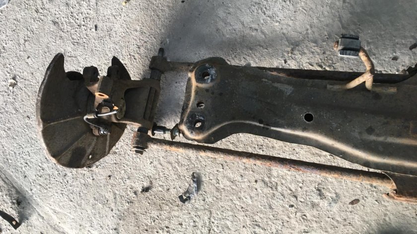 Задняя балка Мазда Премаси