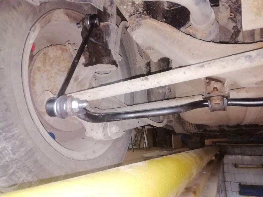 Задний стабилизатор Мазда 323