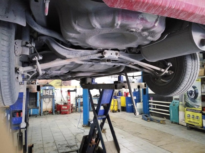 Задний стабилизатор на Мазда Премаси 2000