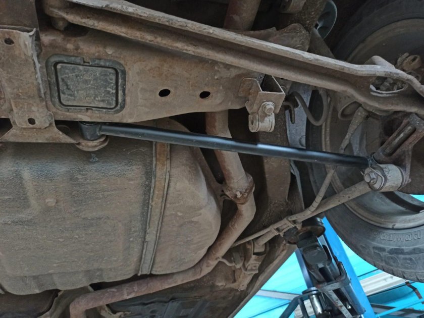 Кронштейн продольной тяги Мазда 626 ge