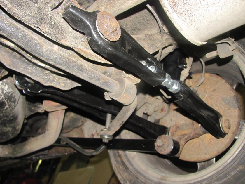 Mazda 323 задняя подвеска