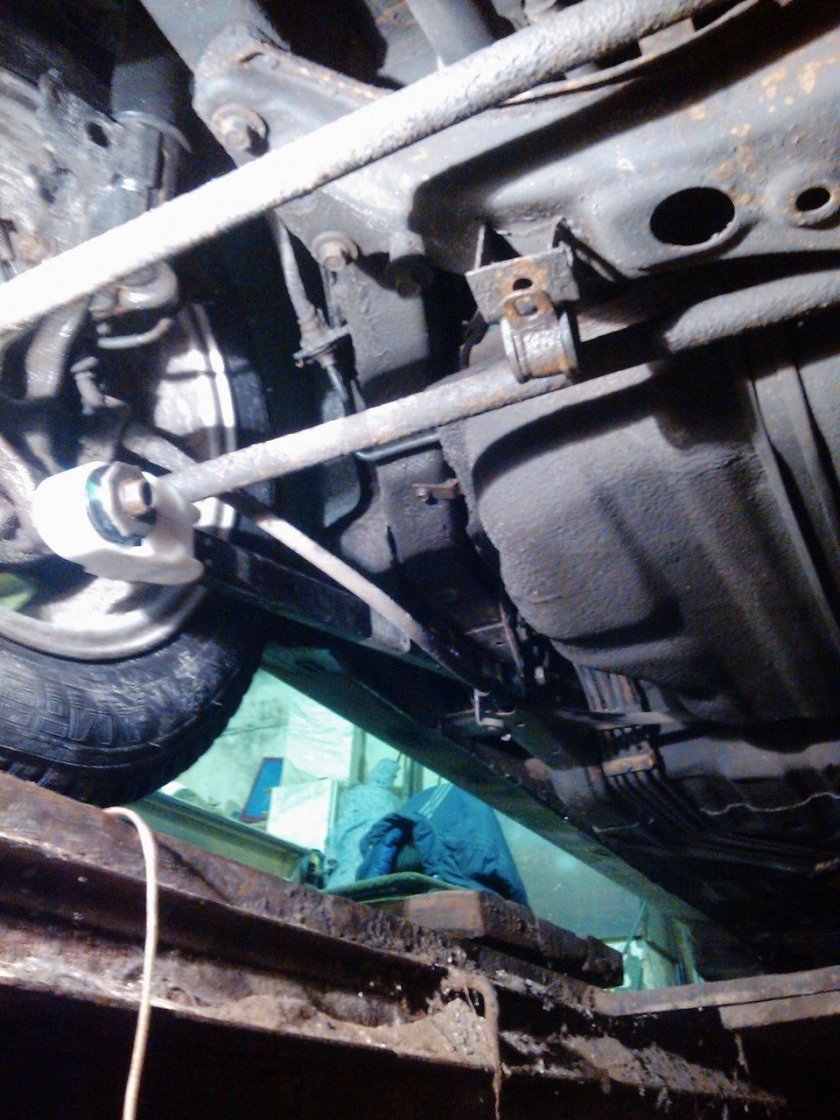 Mazda 323 задняя подвеска