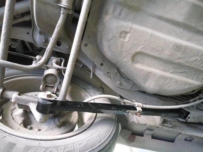 Задний стабилизатор на Мазда Премаси 2000