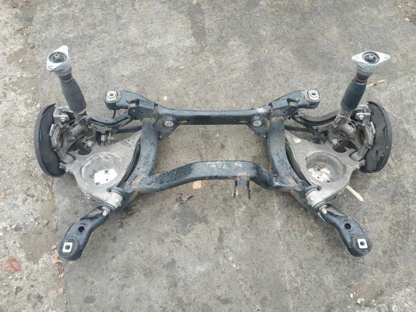 Задний подрамник Ауди 80 б3 кватро