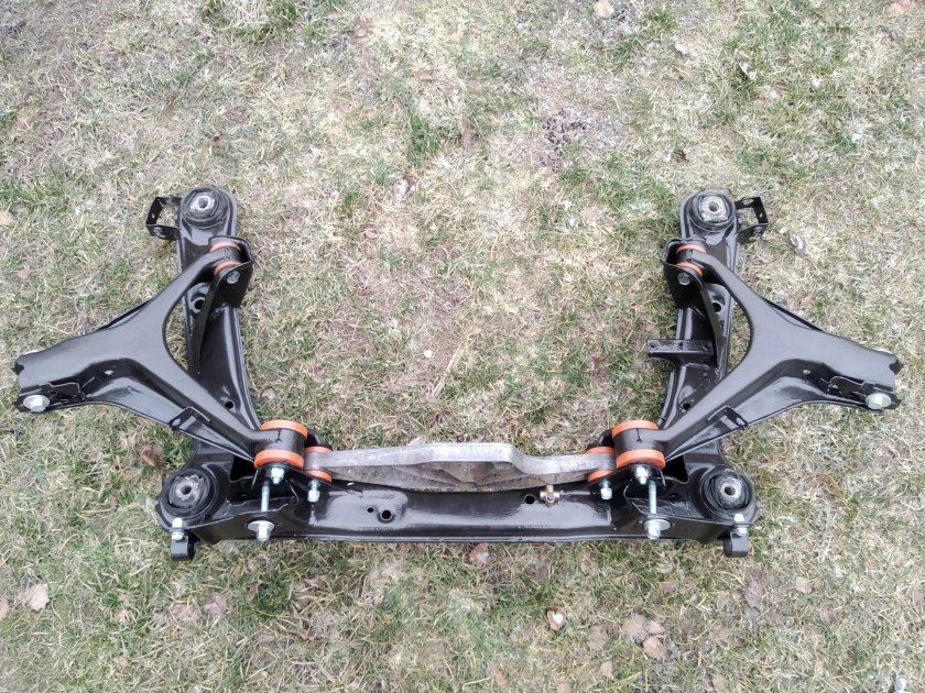 Задняя подвеска Ауди 80 сайлентблоки