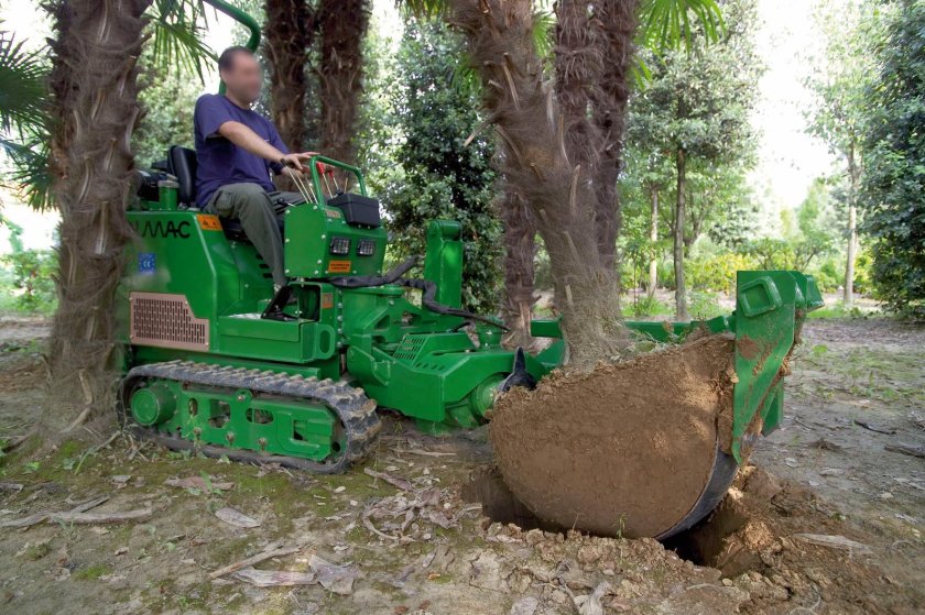 Выкопочная машина для деревьев