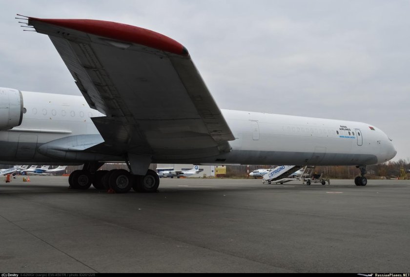 Rada Airlines ил-62
